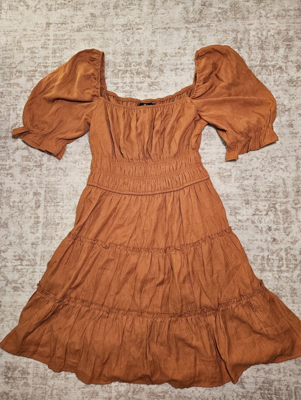 Trixxi Rust Puff-Sleeve Tiered Midi Dress